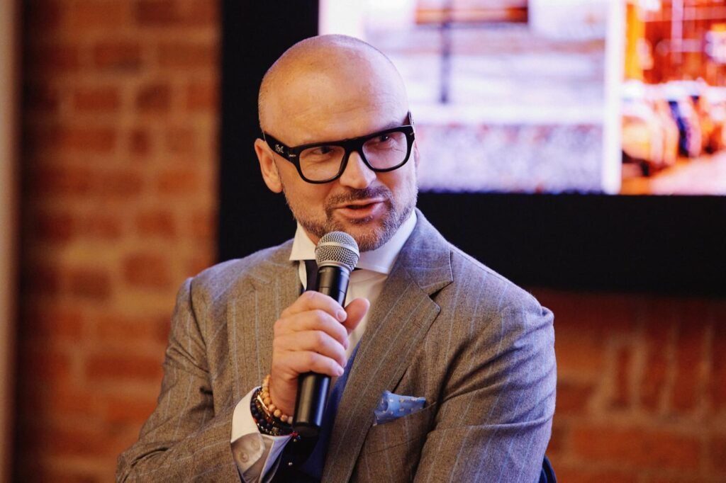 Rafał Brzoska dziś ma miliardy na koncie. Nie zgadniecie, czym zajmował się na początku kariery