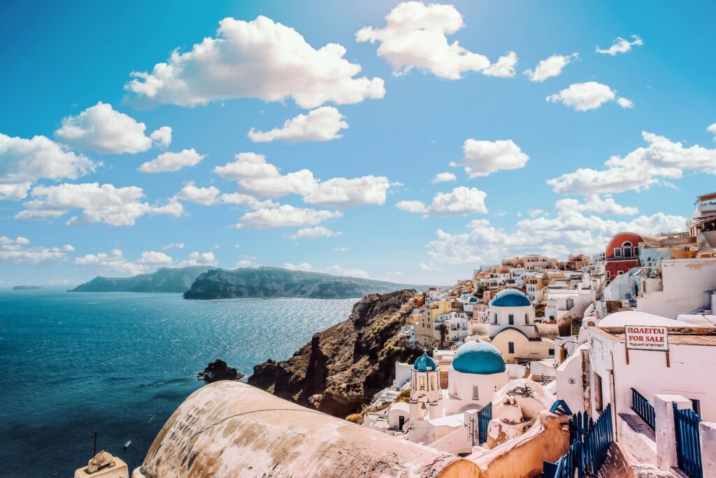 Trzęsienia ziemi na Santorini. Tysiące osób opuszcza w pośpiechu wyspę