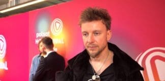 Piotr Kupicha, wokalista zespołu Feel na scenie