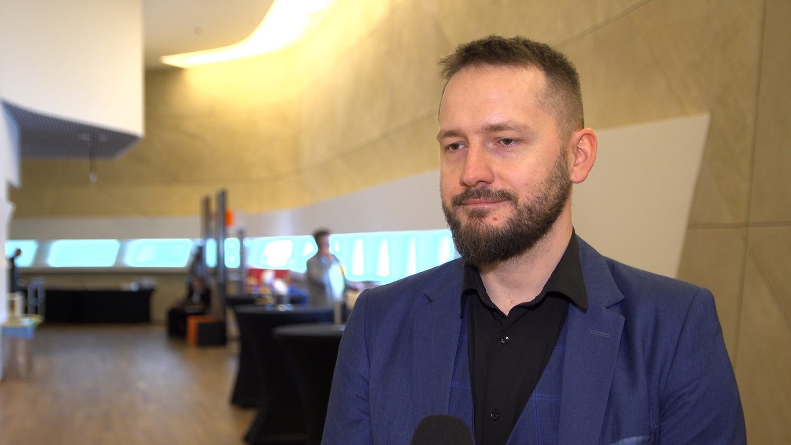Czterech na 10 Polaków miało do czynienia z deepfake’ami. Cyberprzęstępcy coraz skuteczniej wykorzystują manipulowane treści