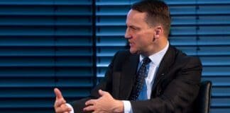 Radosław Sikorski wiek – jak doświadczenie ukształtowało jego karierę?