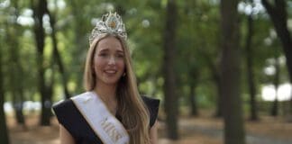 Maja Todd, laureatka konkursu piękności, z koroną