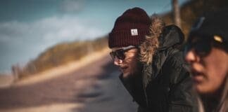 Stylowe kurtki zimowe – elegancja i komfort cieplny