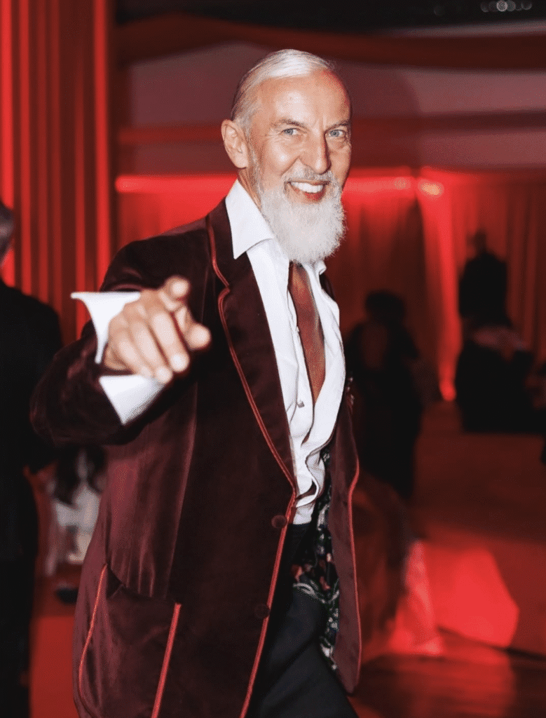 Robert Kupisz – buntownik polskiej mody, który stworzył własne imperium stylu. Wiek, kariera i życie prywatne Robert Kupisz Robert Kupisz