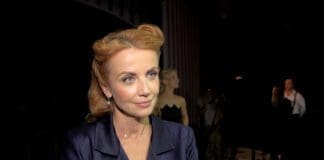 Katarzyna Zielińska, aktorka, na scenie spektaklu teatralnego
