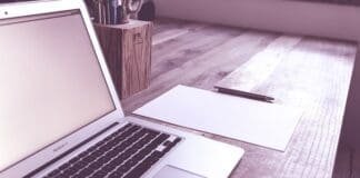 Kreator CV dla różnych branż – jak dostosować CV dla budowlańca, grafika i księgowej?