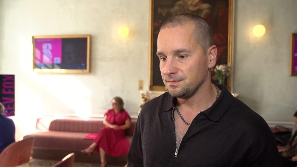 Krzysztof Zalewski: Andrzej Smolik ma genialne poczucie humoru. Na próbach raczy nas anegdotami i zawsze po prostu płaczę ze śmiechu