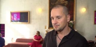 Krzysztof Zalewski, piosenkarz, podczas próby scenicznej