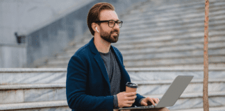 Jak Polacy zdobywają informacje o świecie finansów?