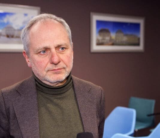 IBS: Po podwyżce podatków o 660 tys. spadła liczba użytkowników e-papierosów. Większość prawdopodobnie pali tradycyjne papierosy Godzinnik