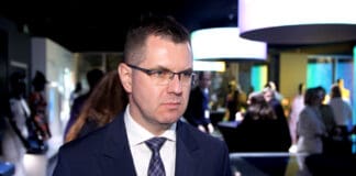 W UE powstaje 12 mln t odpadów tekstylnych rocznie. Artyści przez sztukę chcą promować drugi obieg w modzie