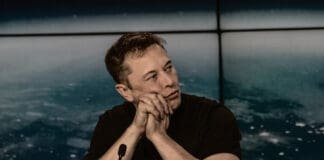 Elon Musk zarobki – pensja 0 USD i miliardy w akcjach (2026)