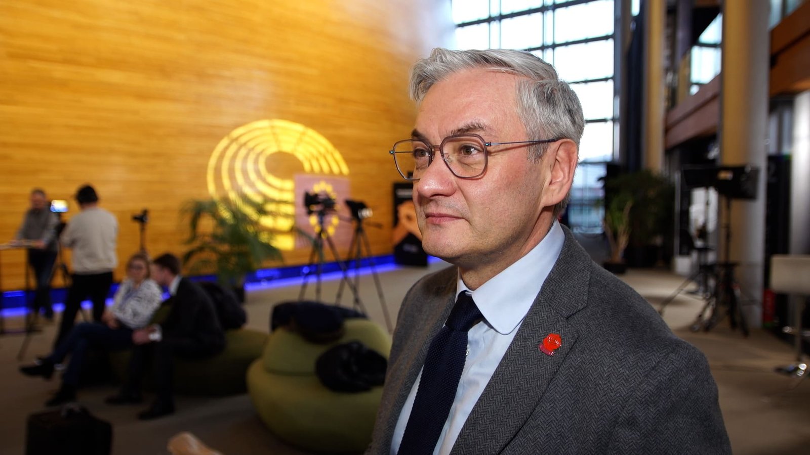 Robert Biedroń: Krzysztof czuje się lepiej i wrócił do pracy. Jesteśmy natomiast poirytowani fake newsami na jego temat