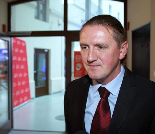 Usługi subskrypcyjne sprawiają coraz więcej trudności konsumentom. Niejasności dotyczą naliczanych cen i rezygnacji z umowy Godzinnik