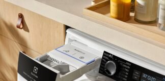 Zastanawiasz się, jaka ilość detergentu jest najlepsza? Pralka Electrolux z technologią AutoDose dobierze ją za Ciebie