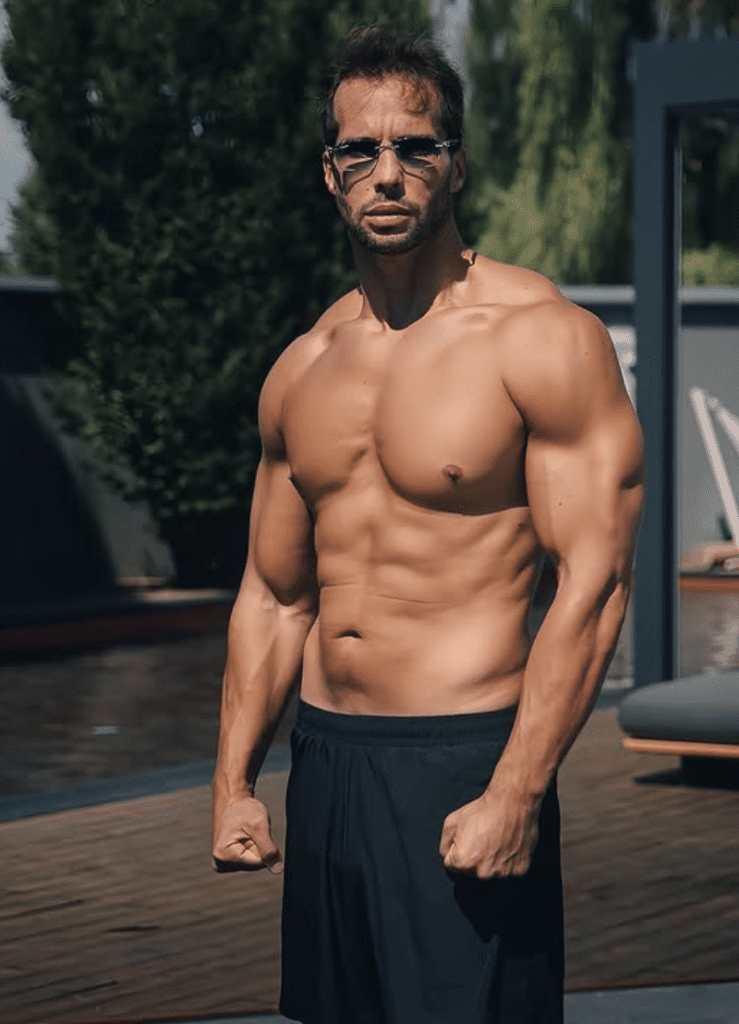 Tristan Tate Majątek: Przegląd Dochodów, Nieruchomości i Inwestycji