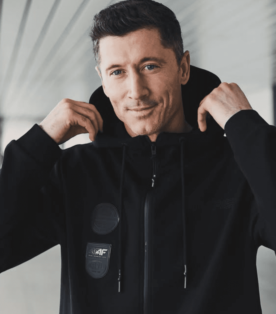 Ile zarabia Robert Lewandowski?