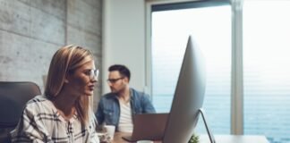 Codzienna praca z fakturami – jak usprawnić wystawianie dokumentów sprzedaży?