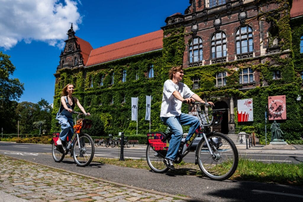 Rusza nowy sezon rowerowy w polskich miastach. Wzrośnie flota elektrycznych jednośladów [DEPESZA]