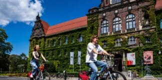 Rusza nowy sezon rowerowy w polskich miastach. Wzrośnie flota elektrycznych jednośladów [DEPESZA]