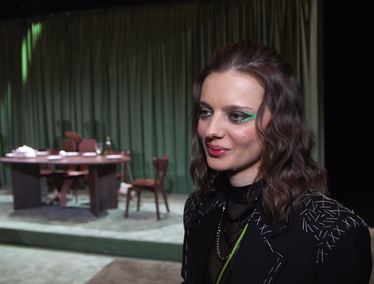 Weronika Humaj: Lubię produkcje osadzone w innych czasach. Ostatnio przeniosłam się do lat 90. Godzinnik