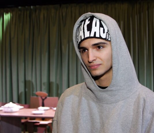 Antoni Sztaba: Zawsze bardziej widziałem siebie w filmie czy w serialu. Teatr wydarzył się przez przypadek, ale bardzo się w nim spełniam Godzinnik