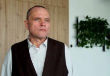 Automaty paczkowe w Polsce stają się dostępniejsze dla osób z niepełnosprawnościami. Pojawiają się również usprawnienia dla seniorów