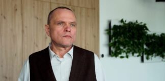 Automaty paczkowe w Polsce stają się dostępniejsze dla osób z niepełnosprawnościami. Pojawiają się również usprawnienia dla seniorów Godzinnik