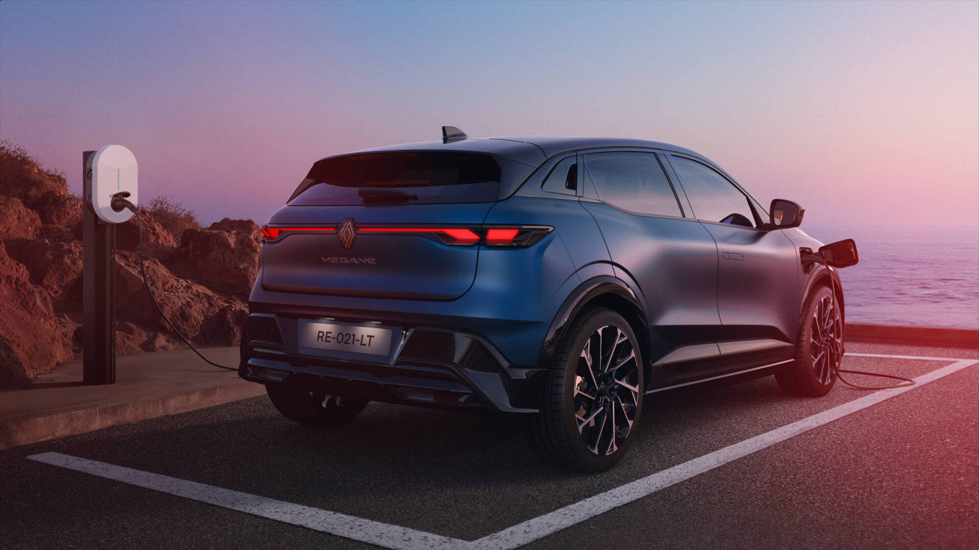 Nowe Renault Megane E-Tech: 220 KM, 500 km zasięgu i ogromny bagażnik nowe Renault Megane Renault Megane E-Tech 2026 – sylwetka i tył nadwozia