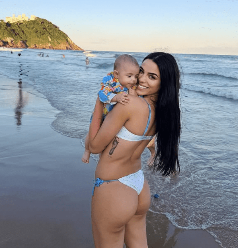 Key Alves – kim jest? Wiek, pochodzenie, kariera i życie prywatne Key Alves Key Alves na plaży