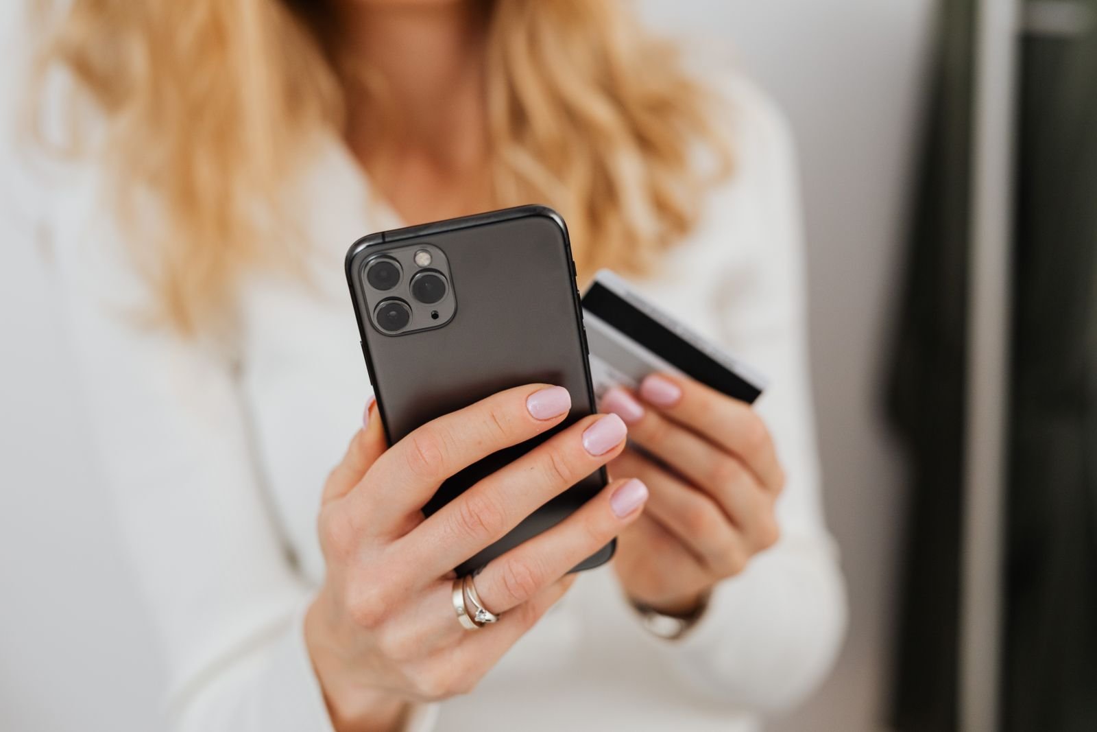 Sesje przychodzące Revolut – kiedy księgują się przelewy?
