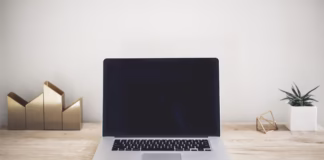 Tablety gamingowe kontra laptopy: kto naprawdę rządzi mobilnym graniem?