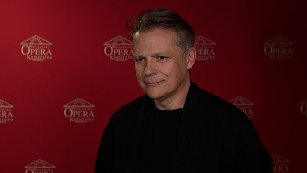 Jakub Przebindowski: Problemy środowiska teatralnego i proces tworzenia spektakli nie zmieniają się od wieków. Sztuka często przegrywa z finansami