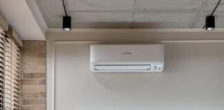 Dom pod Warszawą a letnie upały. Jak mądrze zaprojektować klimatyzację w budownictwie jednorodzinnym?