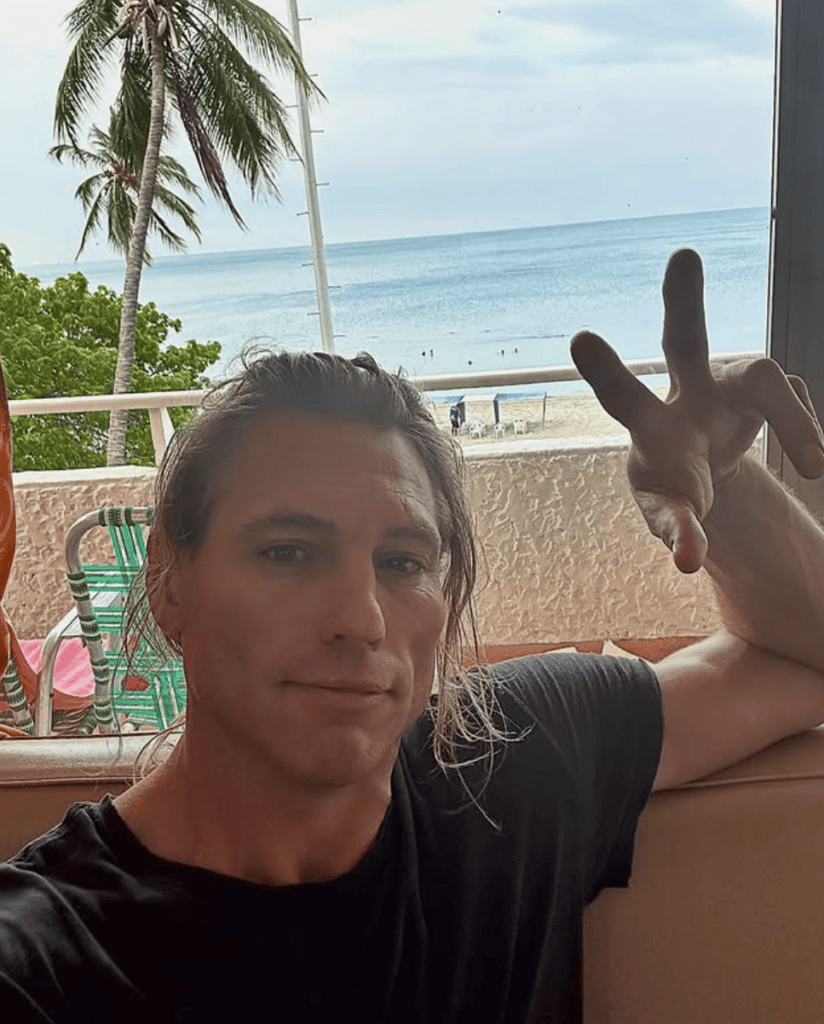 Max Hodges – wiek (45 lat), kariera i życie prywatne. Kim jest z TMZ? max hodges Max Hodges – kariera telewizyjna, osobowość anteny TMZ
