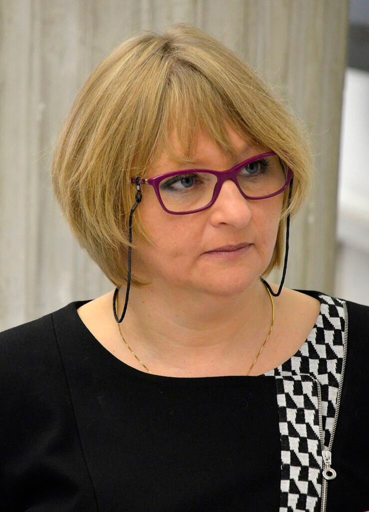 Posłanka Barbara Bartuś w gmachu Sejmu Rzeczypospolitej Polskiej