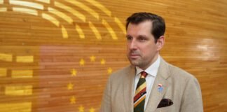 Trwa książkowy maraton Tobiasza Bocheńskiego. Europoseł postanowił przeczytać w tym roku 40 książek Godzinnik