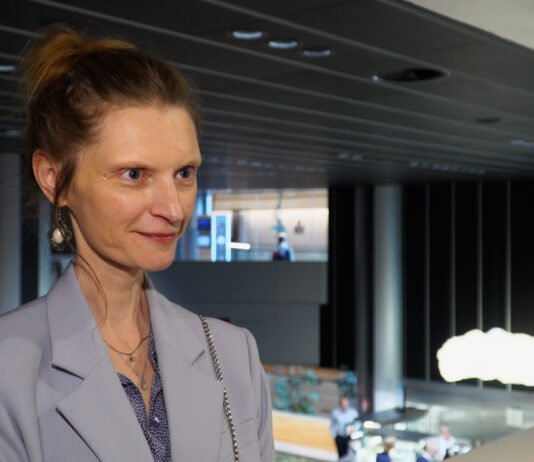 Agata Buzek: Nie interesuję się polityką dla polityki. Walki między lewicą i prawicą są dla mnie nieistotne, liczą się ich konsekwencje dla społeczeństwa Godzinnik