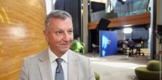 Andrzej Halicki w te wakacje rusza w teren z własną maszyną do popcornu. Znajdzie też czas na nurkowanie w Bałtyku Godzinnik