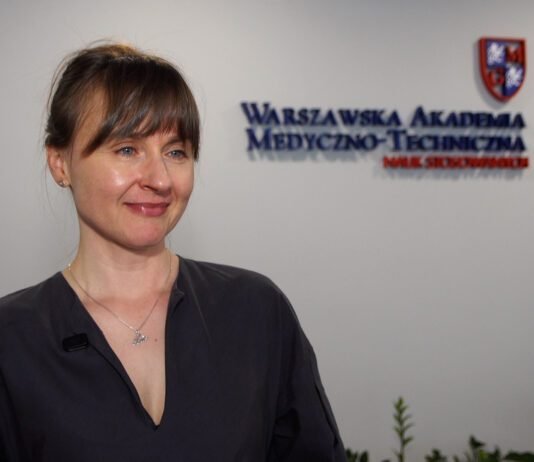 Uczniowie powszechnie zmagają się z social jet lagiem. Rozregulowany rytm okołodobowy odbija się na ich zdrowiu i koncentracji Godzinnik