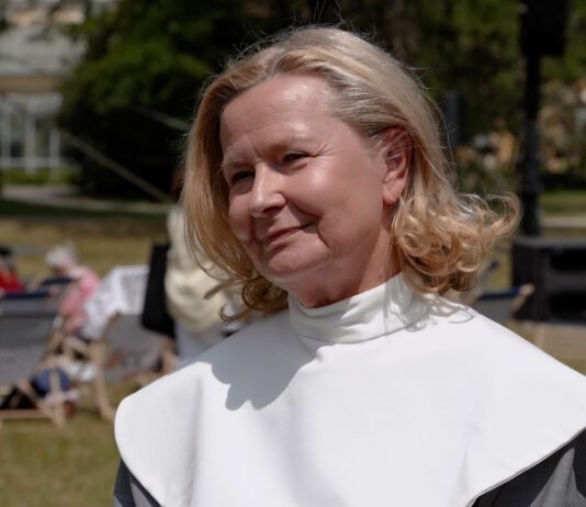 Aktorzy zapracowani podczas wakacji. Na urlop wyjeżdżają nierzadko poza sezonem Godzinnik
