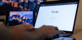 Jak Googlebot parsuje HTML i JavaScript na polskich stronach internetowych?