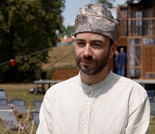Michał Podsiadło apeluje o wsparcie dla artystów. Katarzyna Kołeczek już oszczędza na godną emeryturę Godzinnik