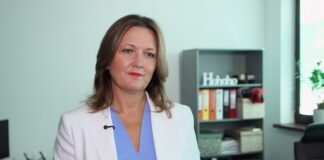 Pracownicy nie potrafią się odciąć od pracy podczas urlopu. To może obniżać ich zaangażowanie po powrocie Godzinnik