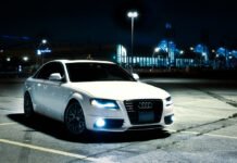 Trzylatek zabrał kluczyki, uruchomił audi i odjechał. Niecodzienna interwencja na Śląsku Zaparkowany samochód marki Audi