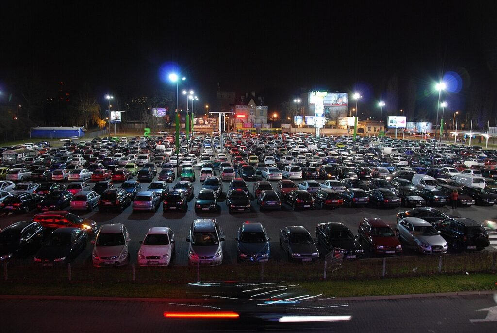 Zwykłe zakupy, a kończą się u blacharza. Parkingi galerii handlowych to najbardziej kolizyjne miejsca w Polsce Zwykłe zakupy, a kończą się u blacharza. Parkingi galerii handlowych to najbardziej kolizyjne miejsca w Polsce