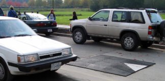 Progi zwalniające w miejscu tragedii w Krakowie. Kierowcy znaleźli sposób, by ich nie zauważać Gumowe progi poduszkowe zamontowane na jezdni