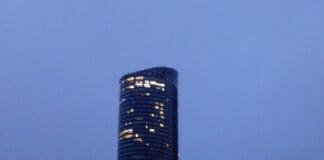 Tajemnicza śmierć 36-latki w Sky Tower. Woda w jacuzzi miała prawie 44 stopnie