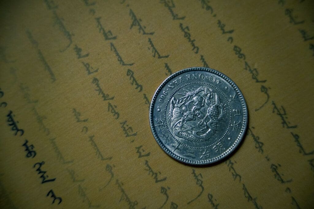 Zwiedzał zamek w Czersku i patrzył pod nogi. 9-latek znalazł srebrną monetę sprzed 400 lat Zwiedzał zamek w Czersku i patrzył pod nogi. 9-latek znalazł srebrną monetę sprzed 400 lat