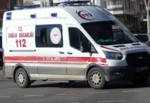 Mieli przed sobą pierwszy dzień wakacji, skończyli w szpitalach. Wypadek autokaru z polskimi turystami w Turcji Karetka tureckiego pogotowia ratunkowego na ulicy (zdjęcie ilustracyjne)